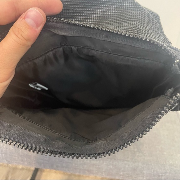 SAMSONITE Black Crossbody Tablet Bag - Picture 8 of 9